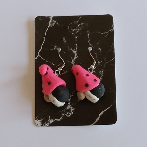🎯 10 for $10 / Cute Handmade Gnome Earrings - Picture 4 of 9
